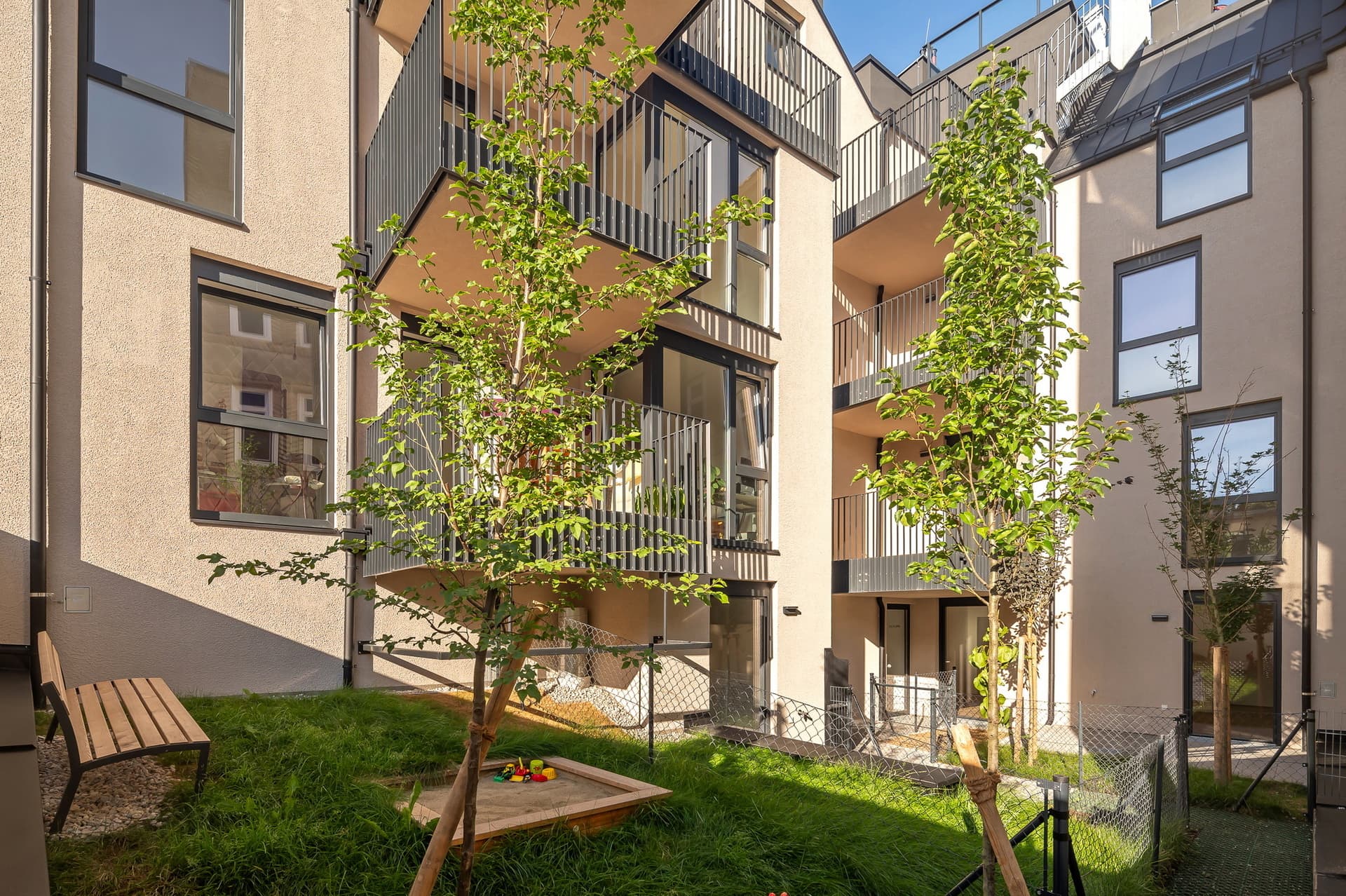 JETZT PREISREDUZIERT: Gartenwohnung nahe Kutschkermarkt – auch als Praxis geeignet